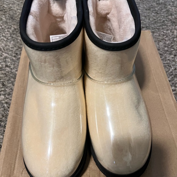 UGG Classic Clear Boot | Size 6 | Waterproof - Picture 4 of 5